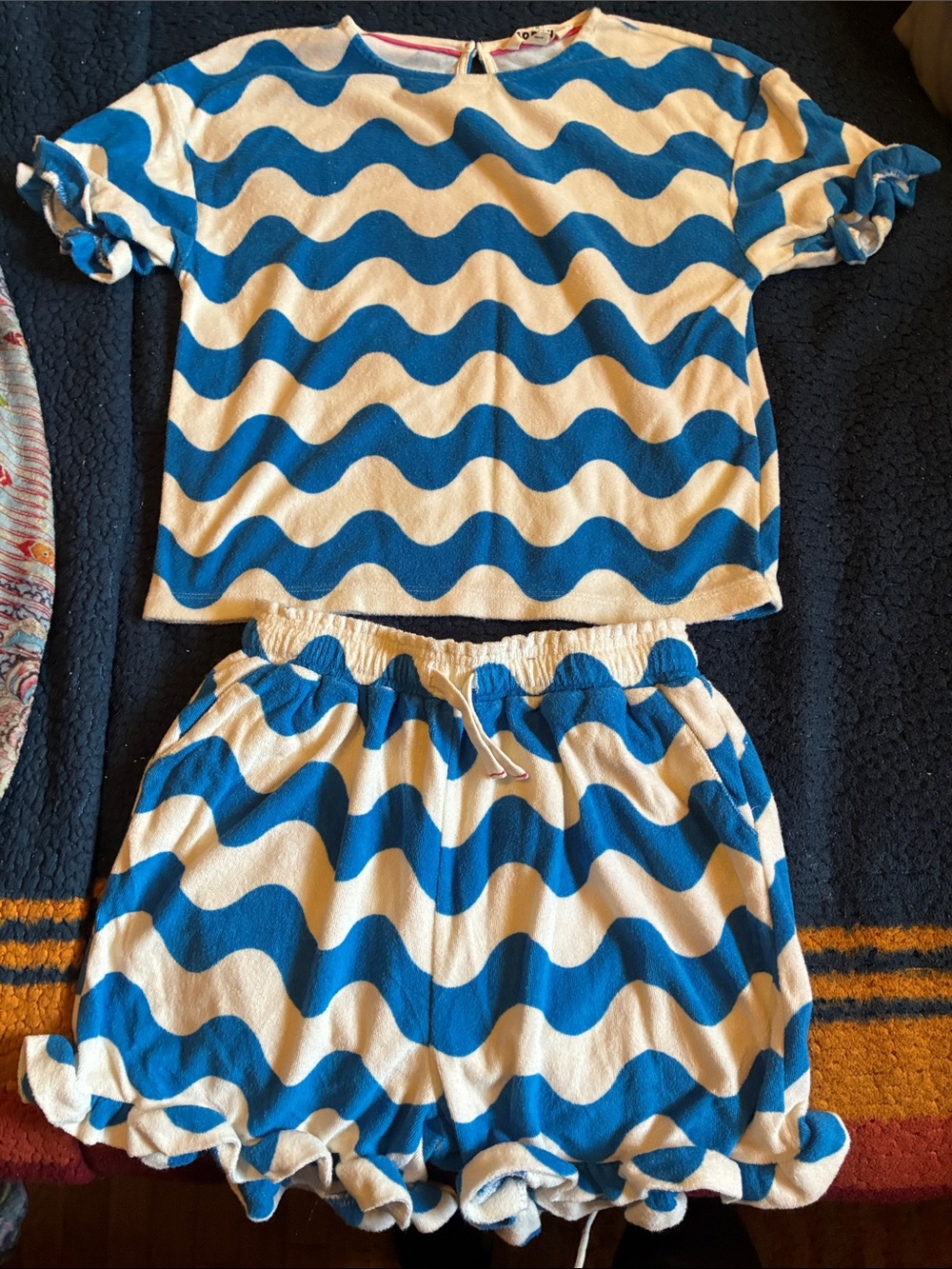 Mini Boden Dropped Shoulder Towelling
Top and towelling ruffle shorts